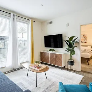  Apartment Luxurious Poolside Oasis Heart Of Midtown!