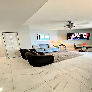 https://ocean-walk-resort-2-br-1401.thedaytonabeachhotels.com